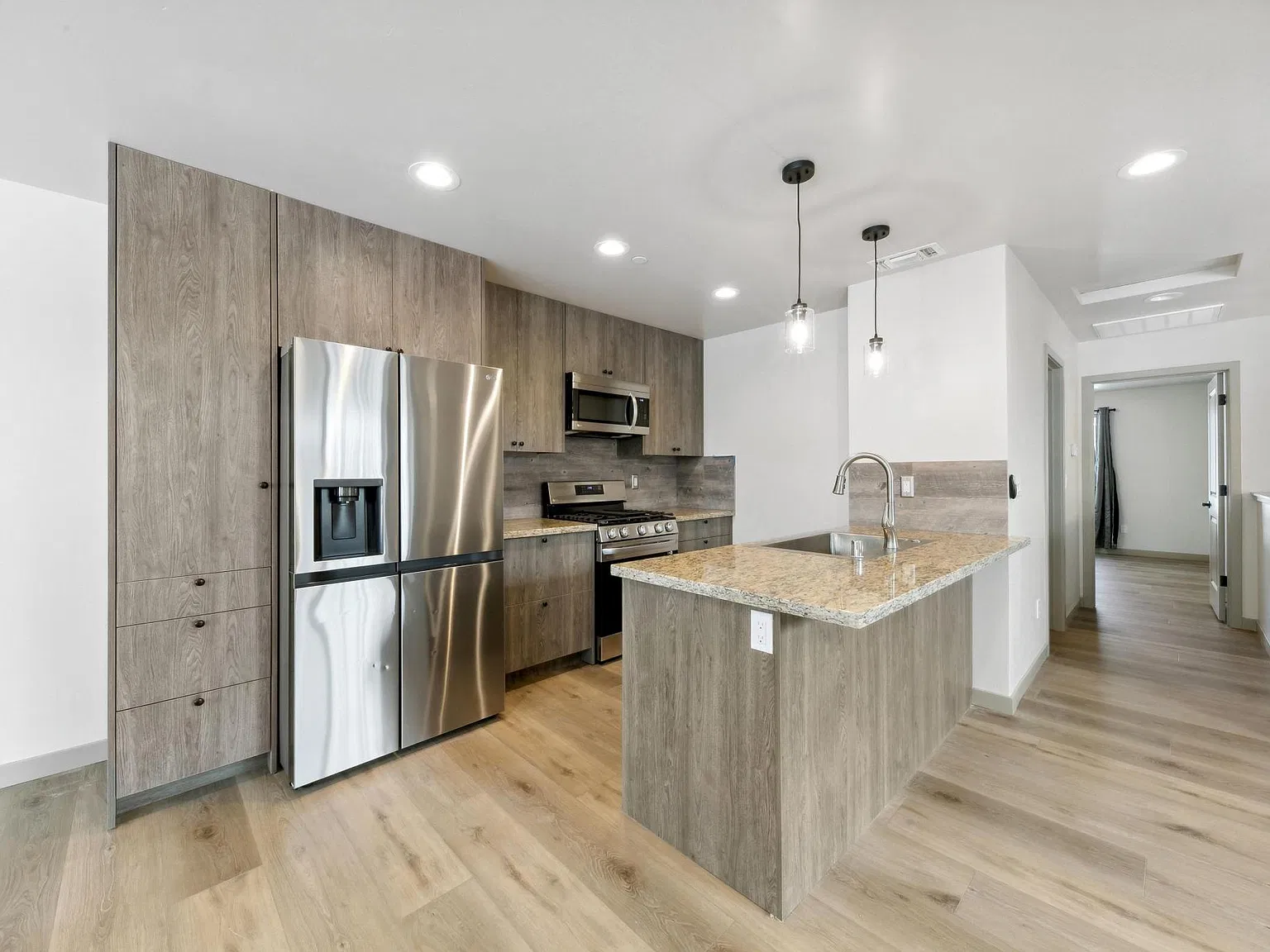 3 bed, 1330 sqft, $2,900 — Photo 3