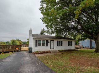 2004 Captain Dr, Salem, VA 24153