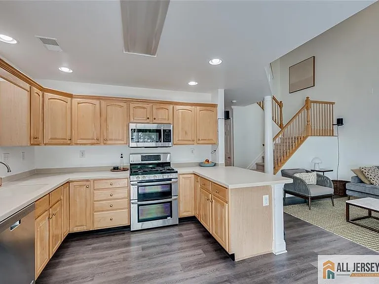 403 Somerset Ct — Photo 14