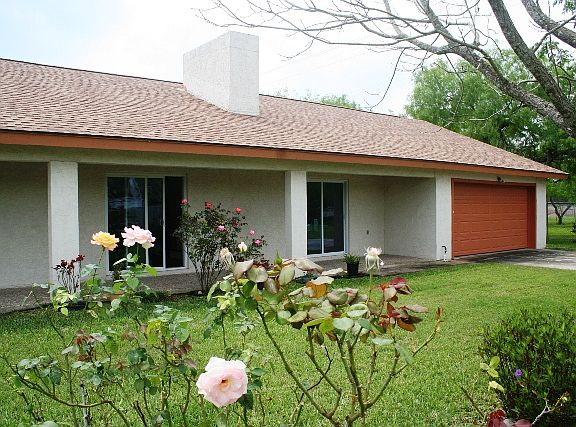2nd image of 901 E Lori Ln