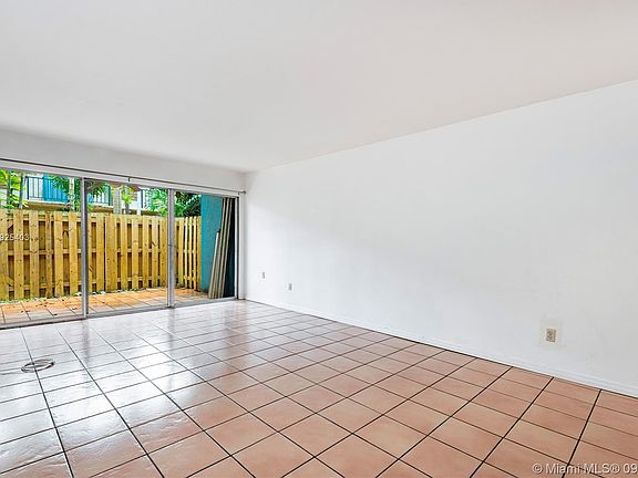 3rd image of 15385 S Dixie Hwy APT 8