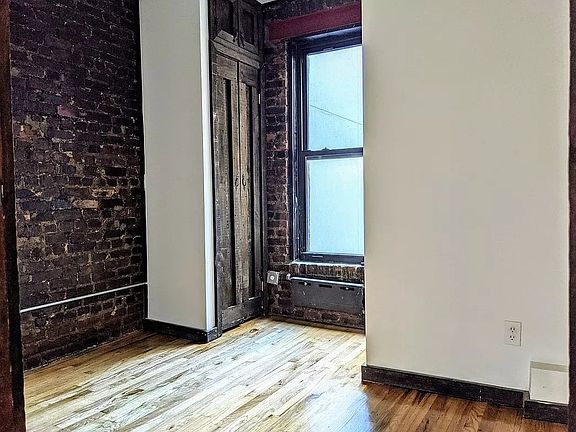 3rd image of 520 E 14th St APT 25