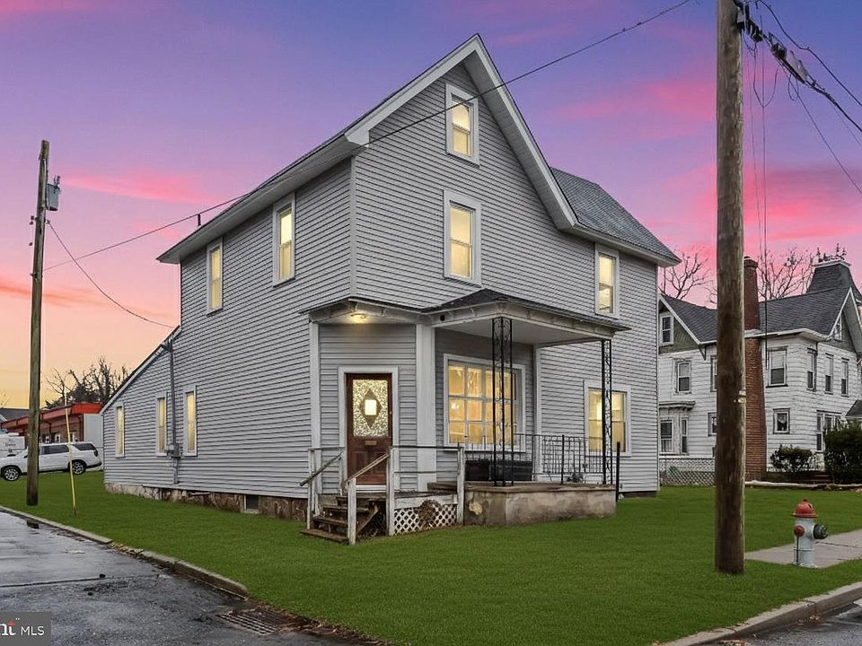 1st image of 104 Maple St