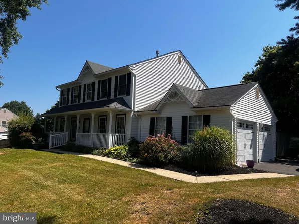 127 Chatham Pl, Lansdale, PA 19446