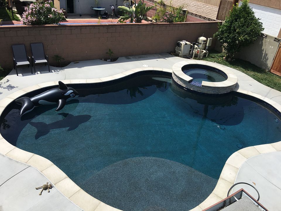 2nd image of 323 E Bonita Ave