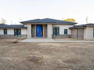 7400 Melody Ln, Bloomfield Hills, MI 48301