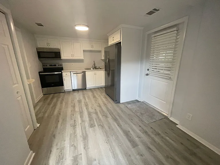231 SW 5th St — Photo 2