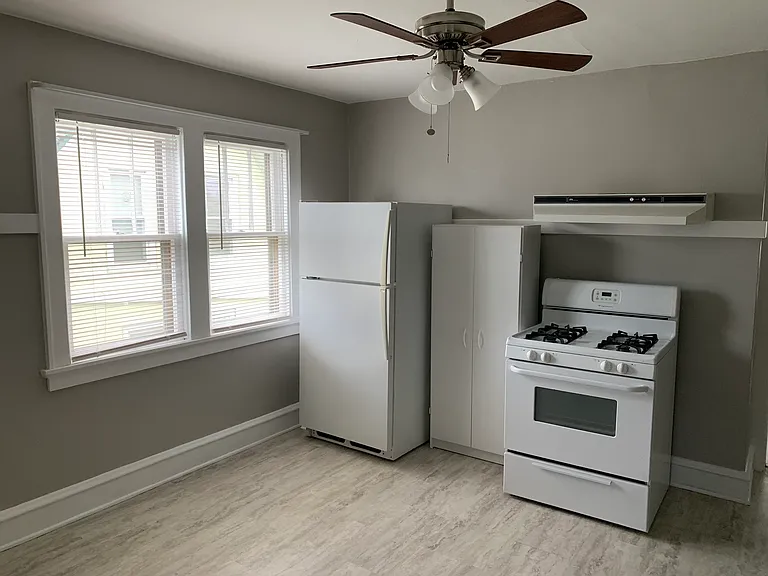 3146 S Clement Ave — Photo 3