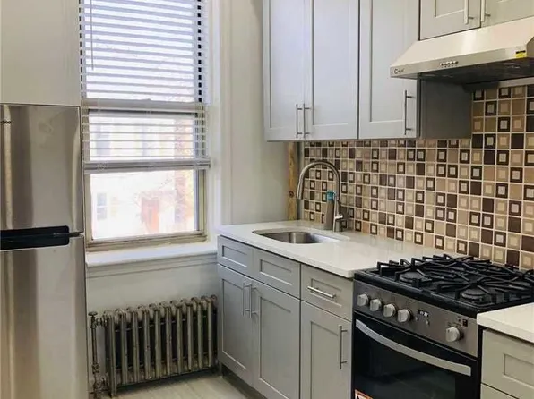 3075 41st St, Astoria, NY 11103