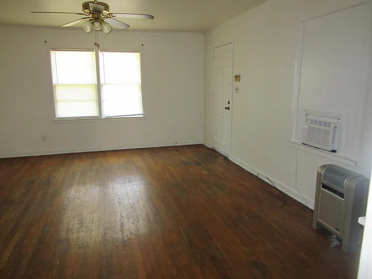 1107 Slater St #1/2 — Photo 2
