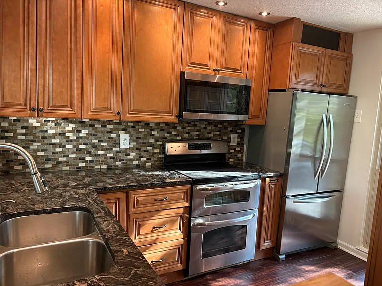 1111 Riverbend Club Dr SE — Photo 2