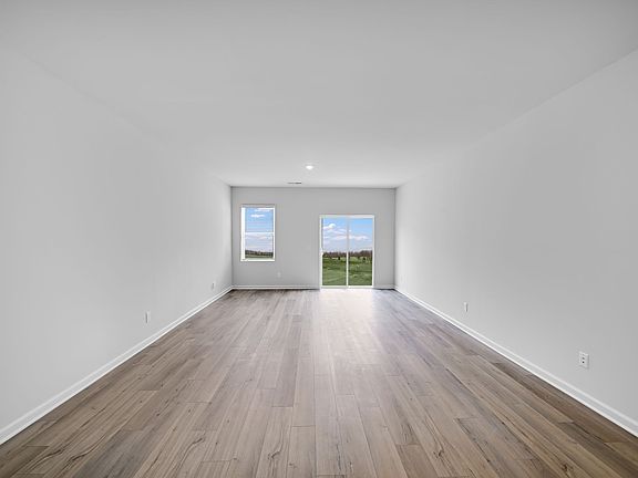 3rd image of 1031 Ross Farms Blvd