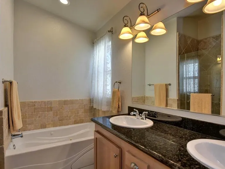 131 Creekside Village Dr — Photo 7