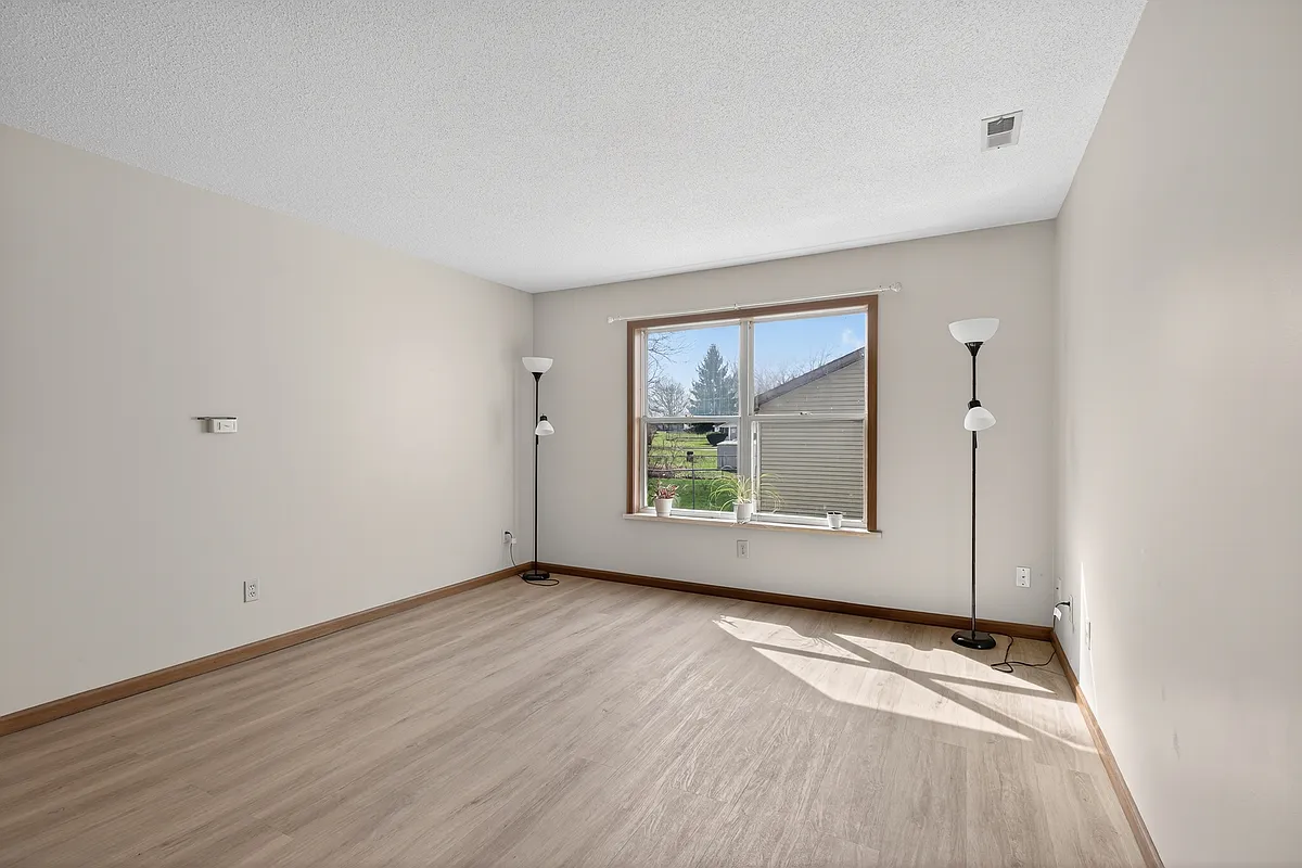 Building Photo - 504 Seagraves Ave