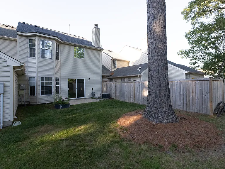1355 Lake Dr — Photo 29