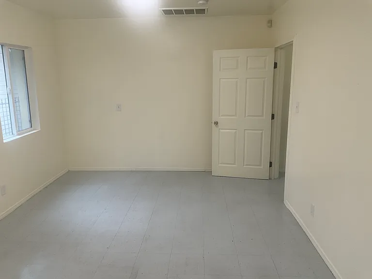 1412 W Jefferson Blvd — Photo 16