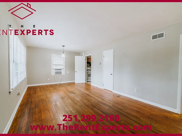 470 Summerville St — Photo 4