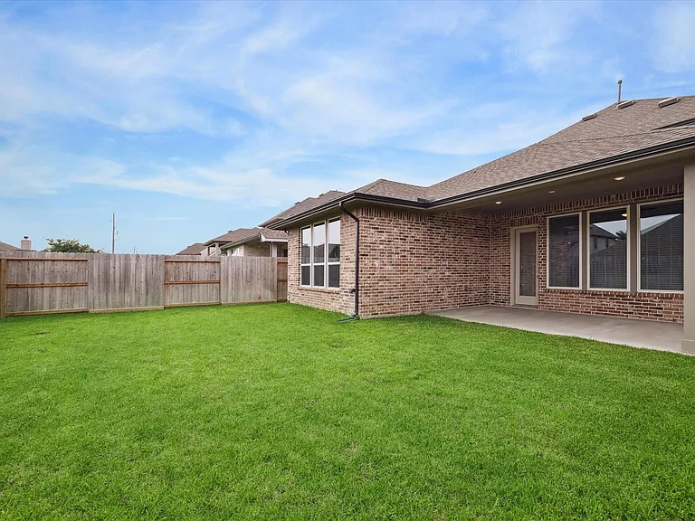 2418 Russet Forest Dr — Photo 36