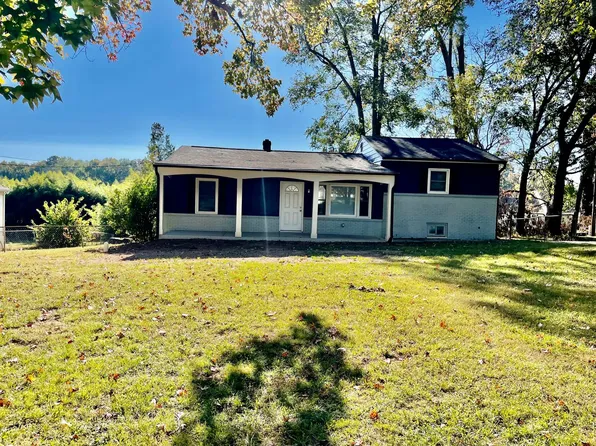 115 S Oak St, Lowell, NC 28098