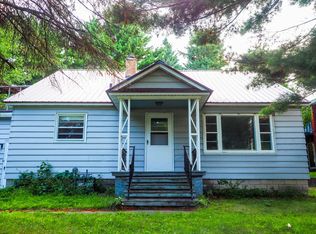 3015 Shore Dr, Marinette, WI 54143