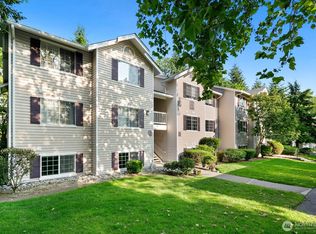 19230 Forest Park Dr NE APT D115, Lake Forest Park, WA
