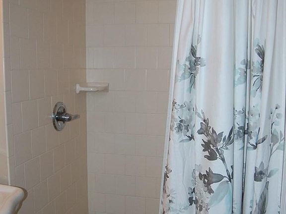 5th image of 316 1/2 Park Ave SE