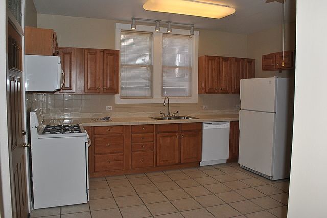 2nd image of 5654 N Spaulding Ave #3