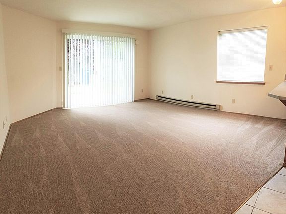 4th image of 919 28th St NE