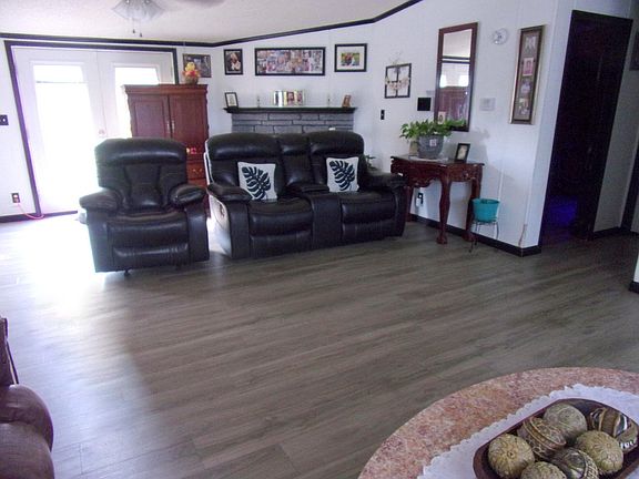 5th image of 109 Derby Dr