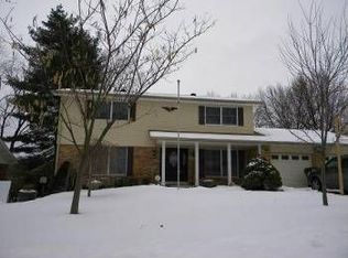 106 Wildwood Ct, Saint Charles, MO