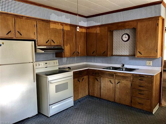 3rd image of 831 Jennings Ave