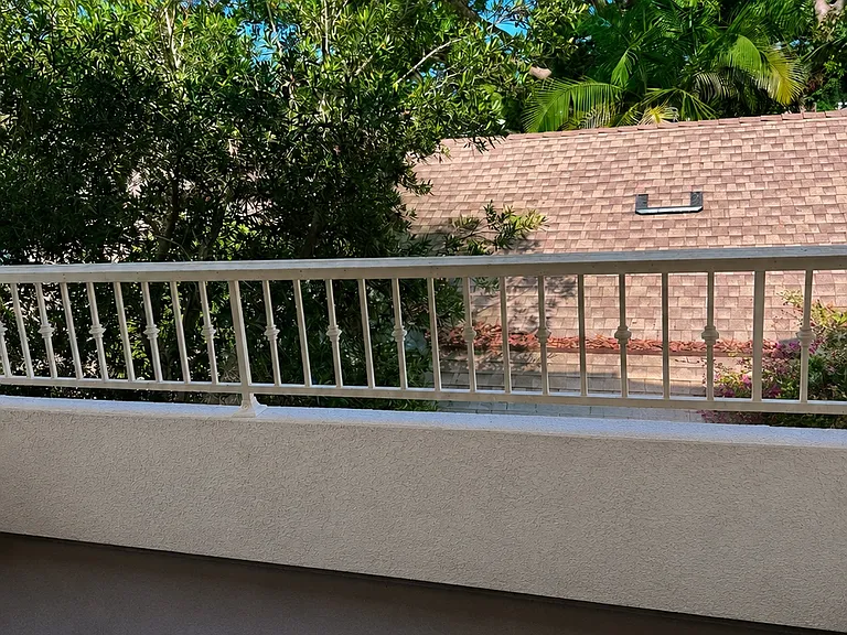 2438 Gramercy Ave — Photo 18