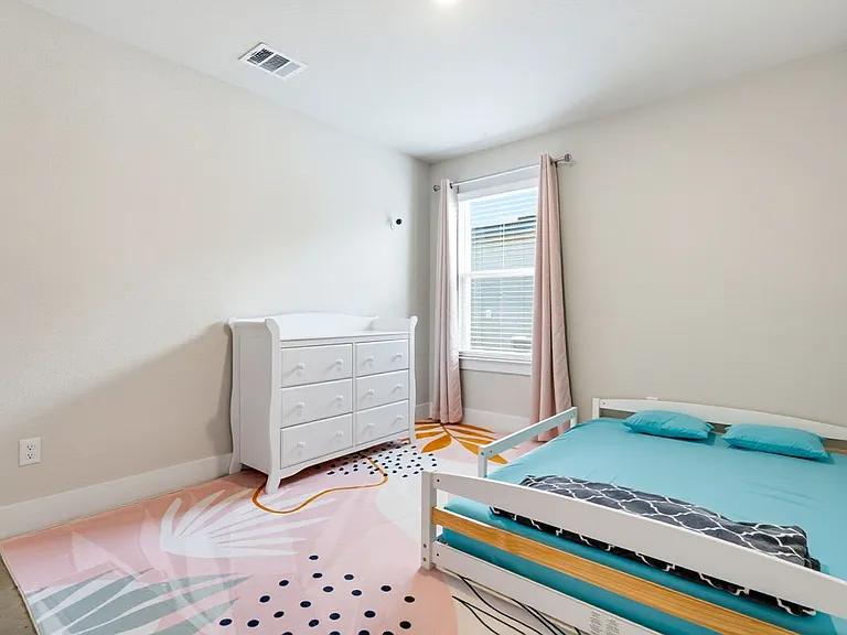 1114 Lexington Dr — Photo 14