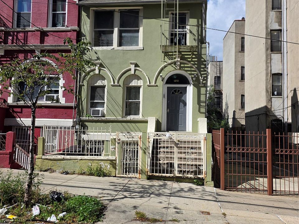 1st image of 725 Eagle Avenue