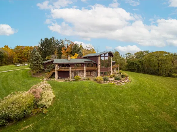 200 Fernwood Dr, Clinton, PA 15026