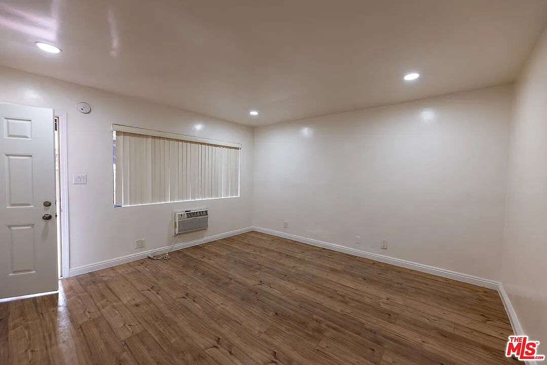 Studio, 1.0 bath, 400 sqft, $1,350 — Photo 2