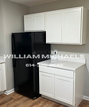 4th image of 870 E Como Ave