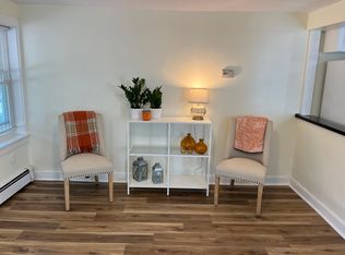 15 W Main St APT 3, Newton, NH 03858