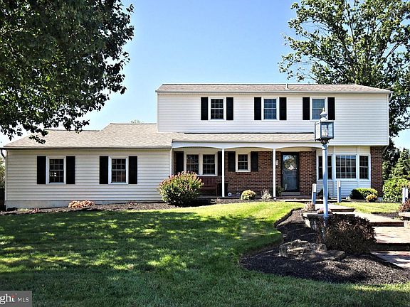 2nd image of 735 Bell Ln
