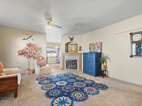 4th image of 505 E Whitewater Ln