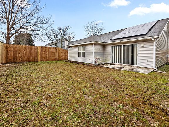 3rd image of 445 Bridgewater Ct