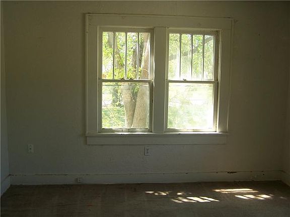 5th image of 3916 S Harvey Ave