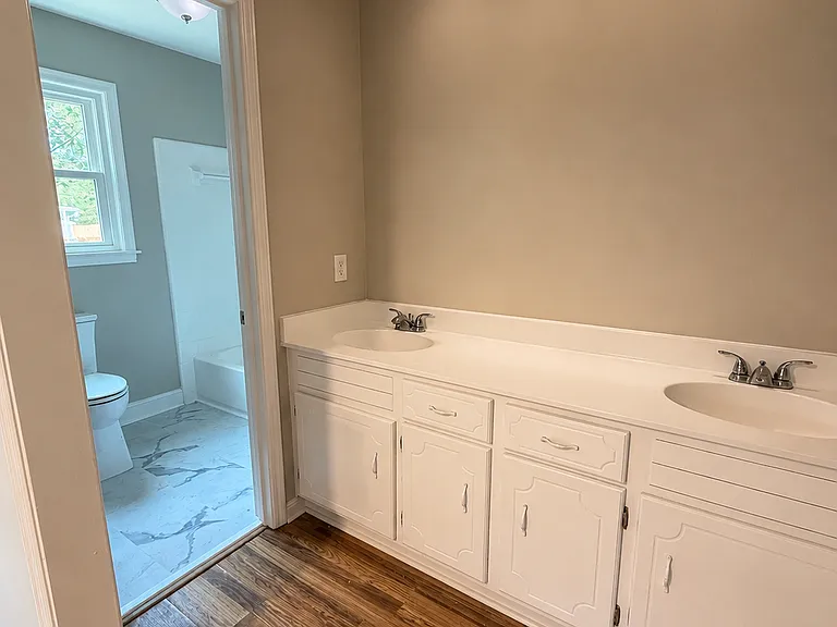 100 Rollingwood Dr — Photo 7