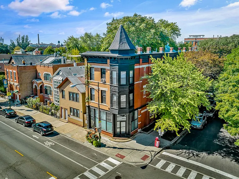2250 N Southport Ave — Photo 11