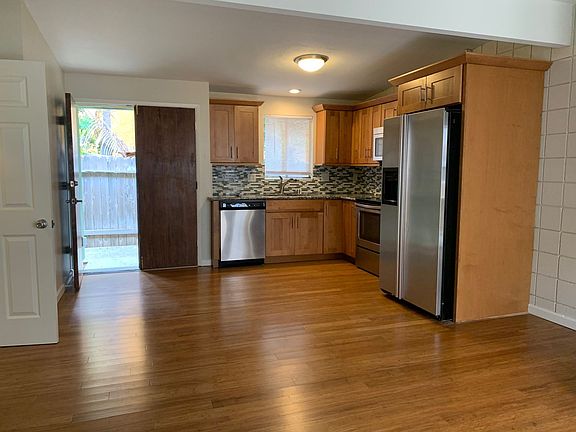 3rd image of 310 Avenida Santa Barbara #B
