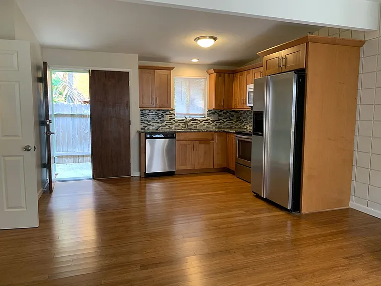 310 Avenida Santa Barbara — Photo 3