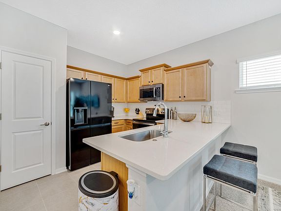 5th image of 2110 Hillcrest St #2112