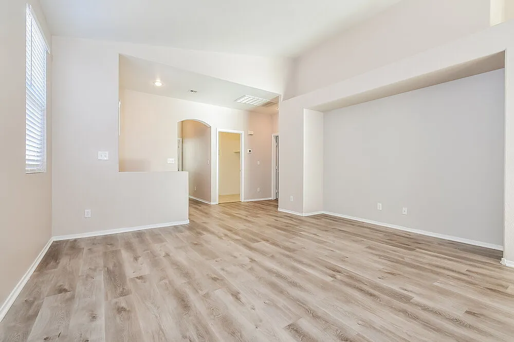 3 bed, 2.0 bath, 1305 sqft, $1,980 — Photo 4