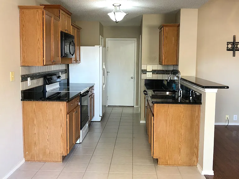 204 Lochwood Dr — Photo 11