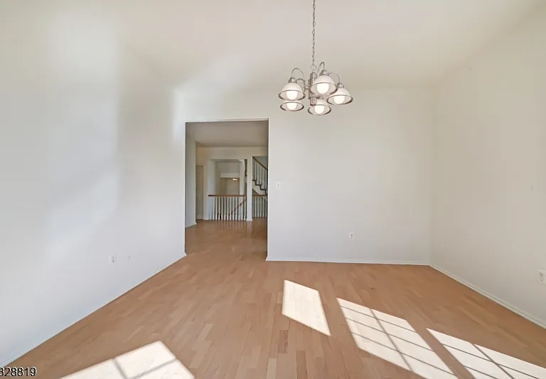 103 Crown Ct — Photo 12